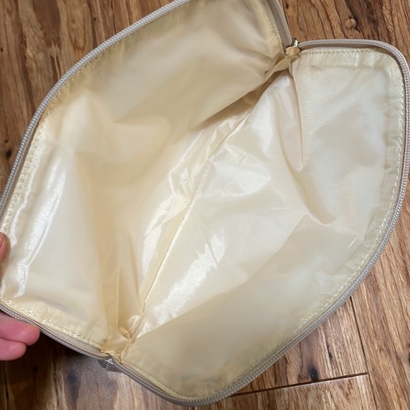 Free with purchase! Sephora Cosmetic Bag - Picture 4 of 5